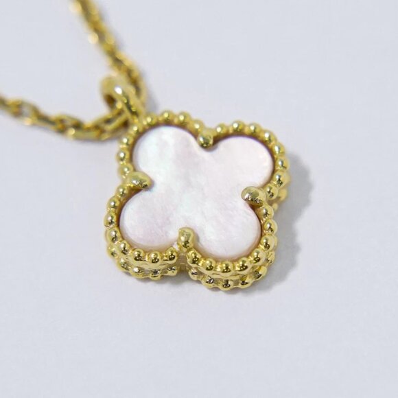 Van Cleef & Arpels Sweet Alhambra Mother of Pearl Necklace 750 Yellow Gold - Picture 2 of 9